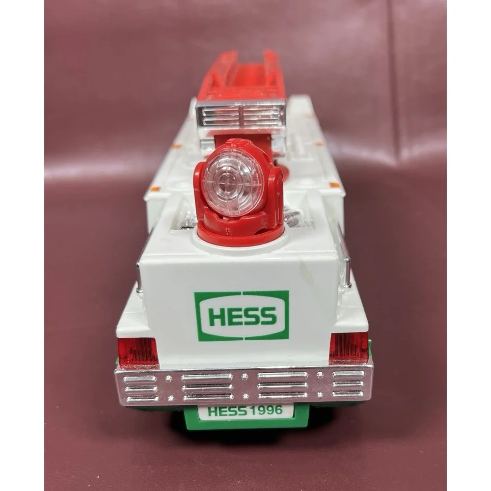 Hess Toy Truck 1996 Emergency Truck and Ladder with‎ Lights and Sirens Works